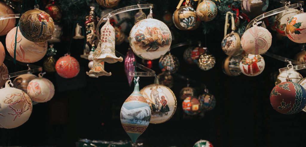 Blick auf Weihnachtsschmuck